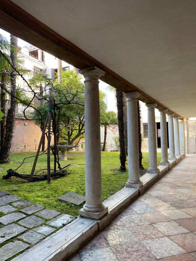 In A Lovely Garden Biennale Flat Венеция Екстериор снимка