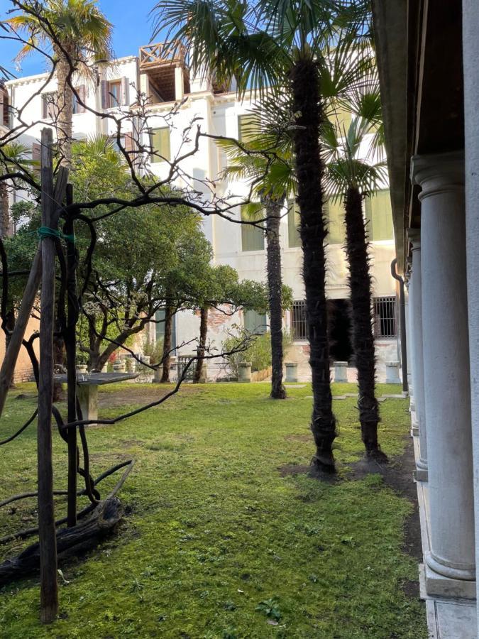 In A Lovely Garden Biennale Flat Венеция Екстериор снимка